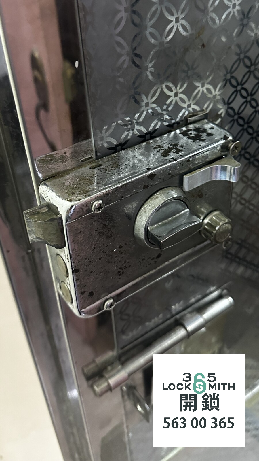 緊急開鎖 , 開鎖, 開鎖佬, 鎖匠