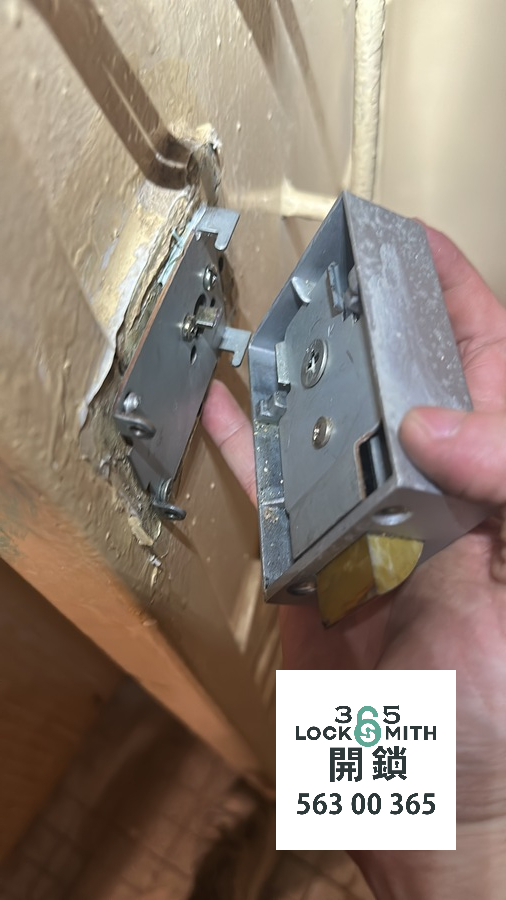 緊急開鎖 , 開鎖, 開鎖佬, 鎖匠