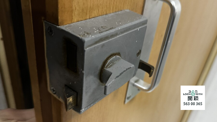 緊急開鎖 , 開鎖, 開鎖佬, 鎖匠