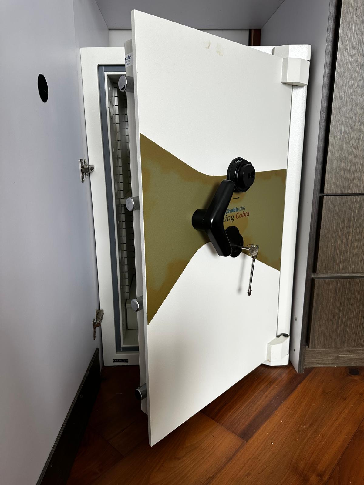 夾萬內部結構， 保險箱內部結構